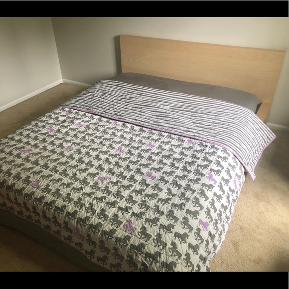 Land of Nod Unicorn Quilt, Queen - Picture 2 of 7